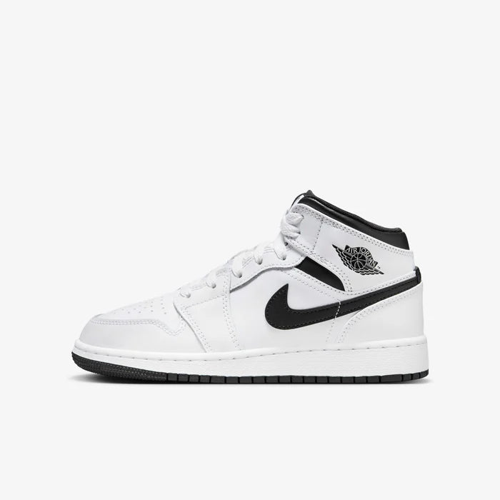NIKE AIR JORDA 1 MID