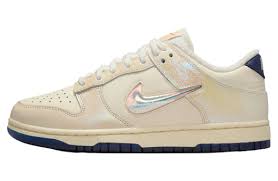 NIKE DUNK LOW JEWEI SWOOSH SOFT PEARI