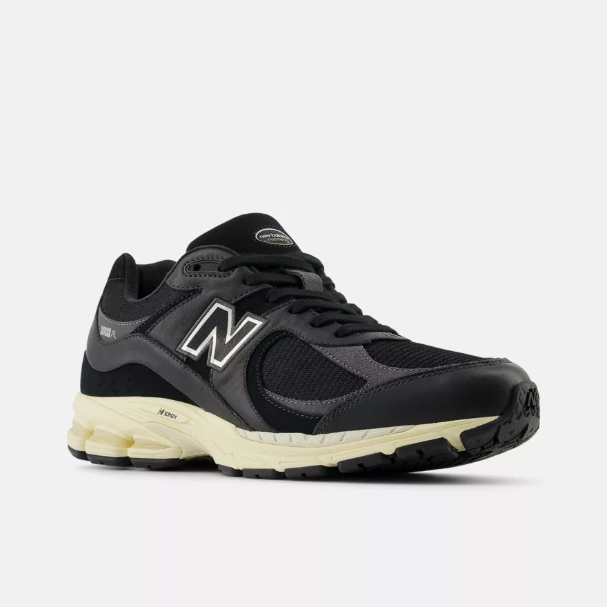 NEW BALANCE M 2002